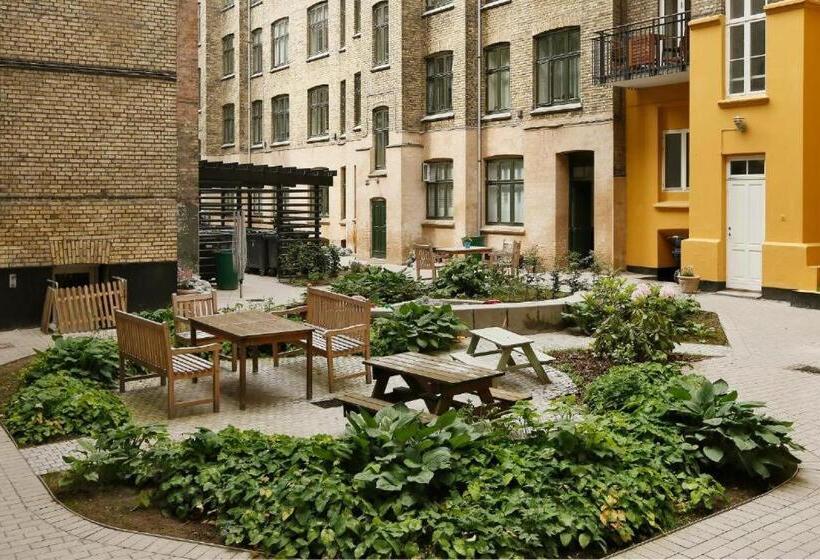 エコノミーワンルーム, 9 Små Hjem