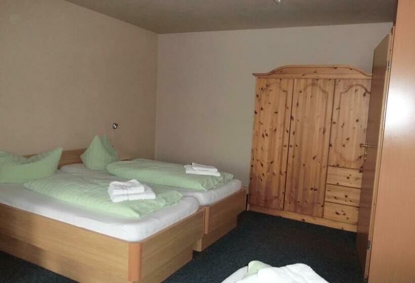 Номер Стандарт, Am Kleinbahnhof