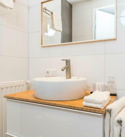 استودیوی استاندارد با چشمانداز شهر, Bosch En Zee