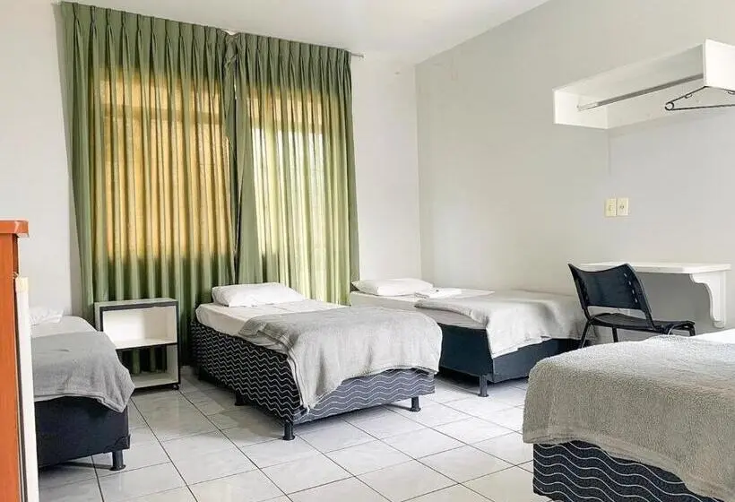 Standard Neljän Hengen Huone, Central De Anápolis