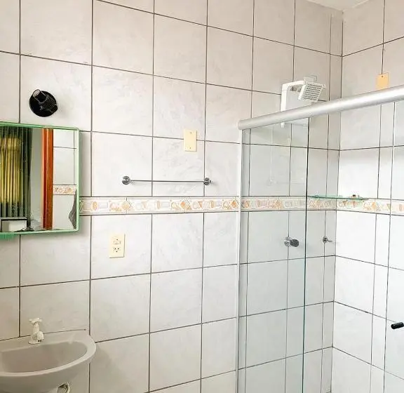 Standard Neljän Hengen Huone, Central De Anápolis
