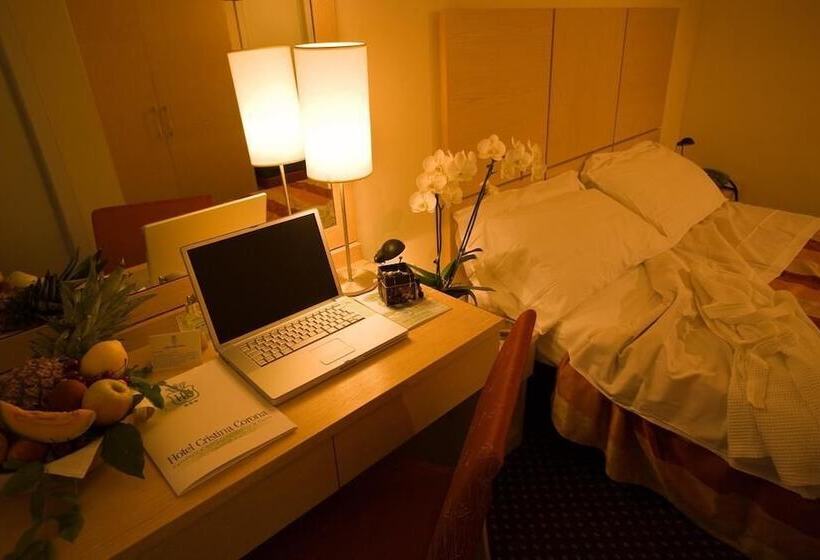 スタンダードシングルルーム, Cristina Corona