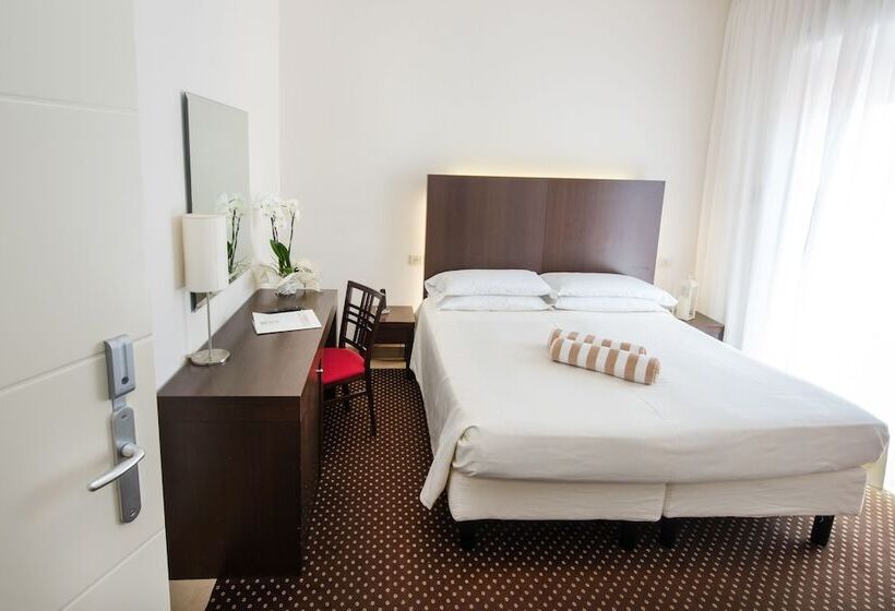 コンフォートシングルルーム, Cristina Corona