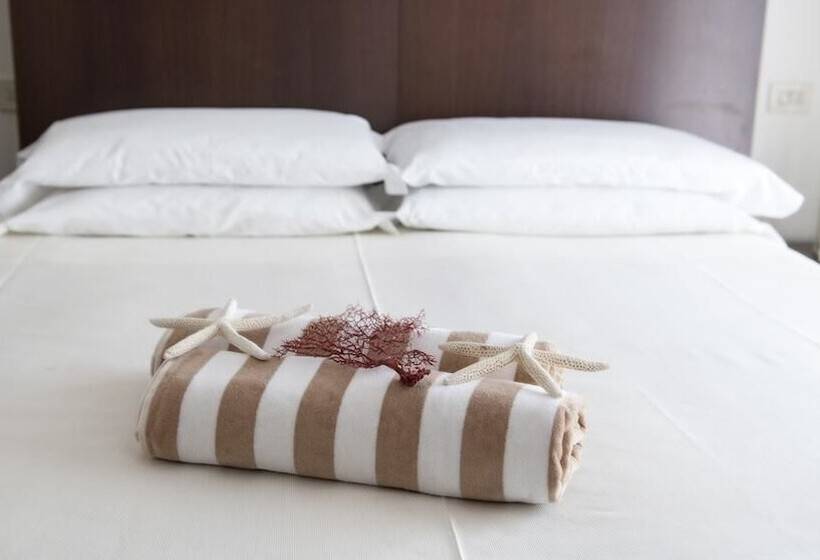 スタンダード４人部屋, Cristina Corona