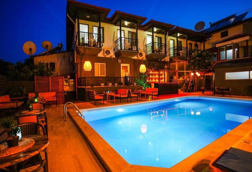 スタンダードルーム, Four Seasons Apart