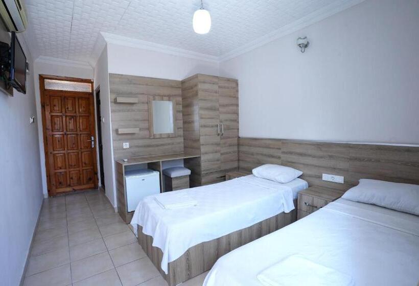 スタンダードルーム, Four Seasons Apart