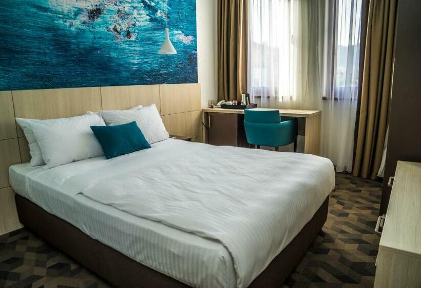 اتاق استاندارد یک نفره, Kapetanovina