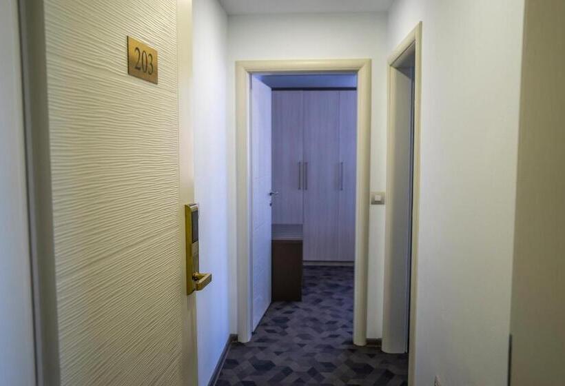 سوییت خانوادگی, Kapetanovina