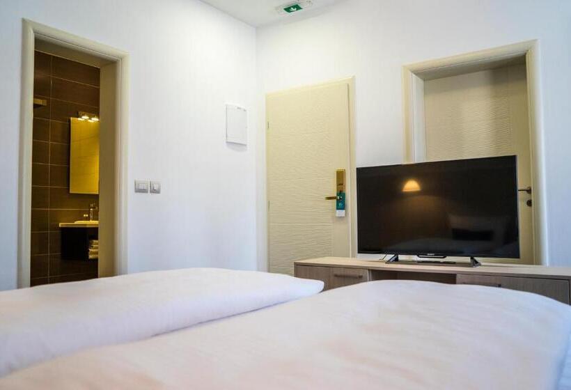 سوئیت 2 خوابه, Kapetanovina