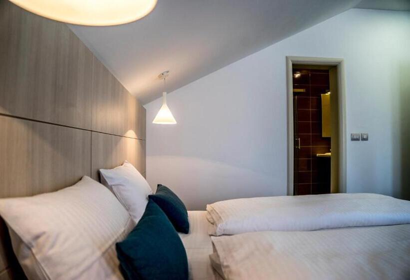 سوئیت 2 خوابه, Kapetanovina