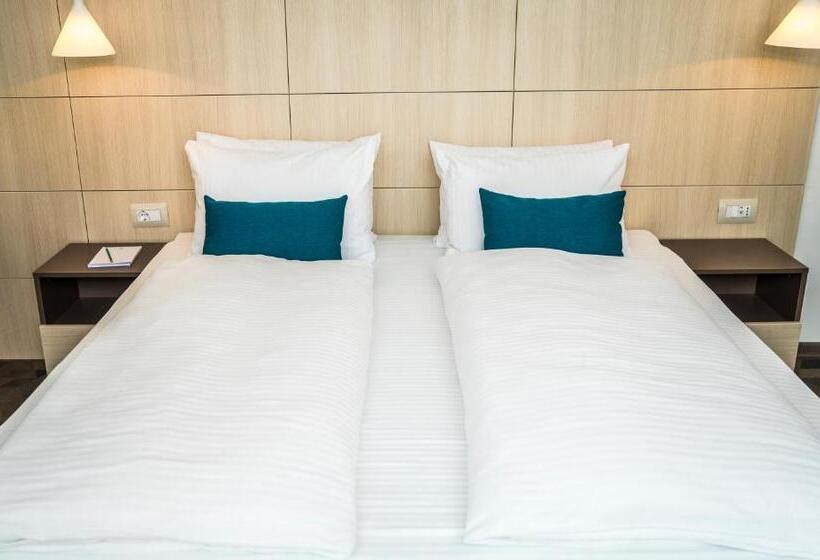 اتاق استاندارد با تراس, Kapetanovina