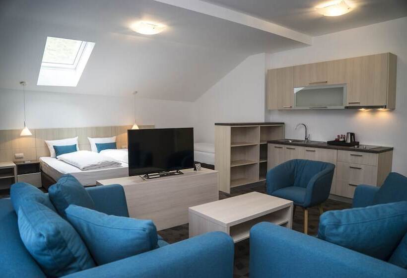 سوییت خانوادگی, Kapetanovina