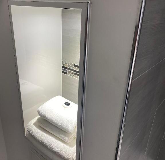 标准间, Revelstoke