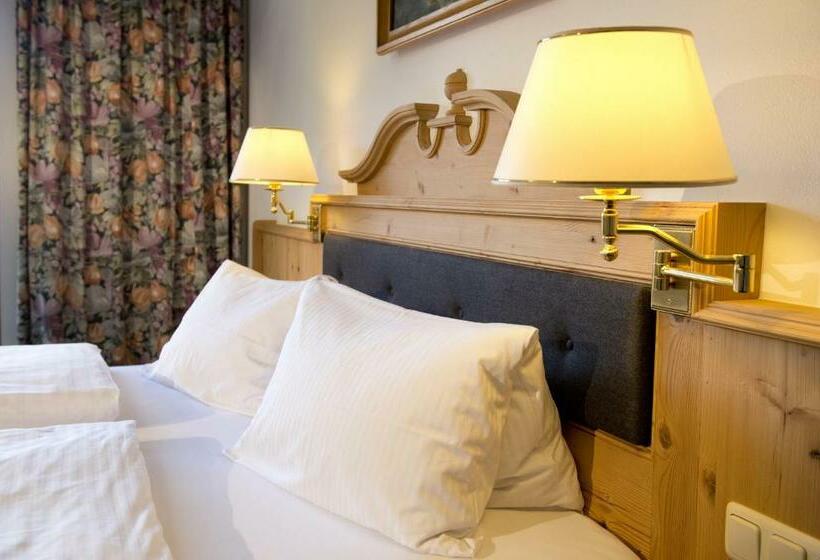 اتاق استاندارد سه نفره, Wiesenegg