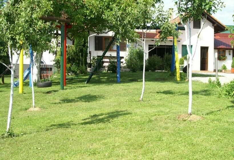 Апартаменты Дюплекс 3 Спальни, Bed & Breakfast Helena
