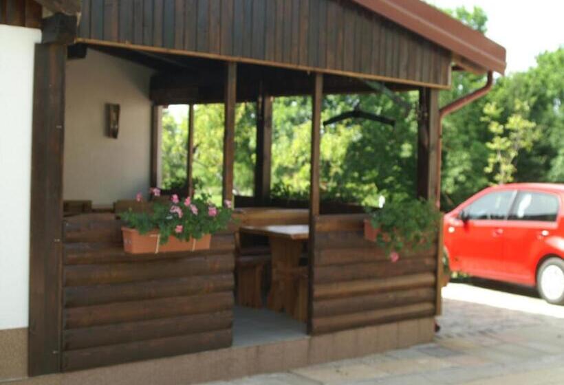 Апартаменты 1 Спальня с Террасой, Bed & Breakfast Helena