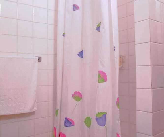 スタンダードトリプルルーム, Art