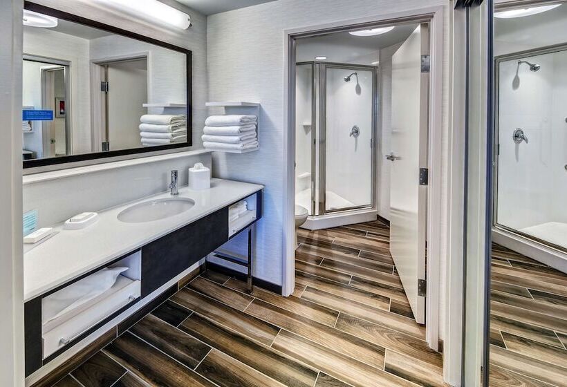 Номер Стандарт Кровать Кинг Адаптированный для Инвалидов, Hampton Inn & Suites Franklin Berry Farms