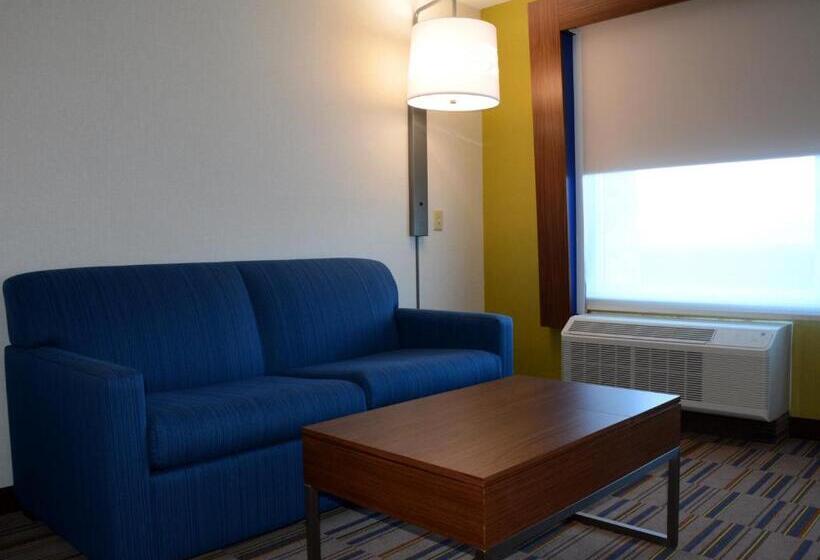 מיטת קינג בסוויטה, Holiday Inn Express & Suites   Pittsburgh   Monroeville, An Ihg