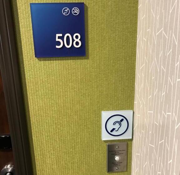 חדר סטנדרט מותאם לאדם עם מוגבלויות, Holiday Inn Express & Suites   Pittsburgh   Monroeville, An Ihg