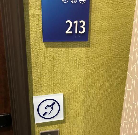 חדר סטנדרט, מיטת קינג, מותאם לאדם עם מוגבלויות, Holiday Inn Express & Suites   Pittsburgh   Monroeville, An Ihg