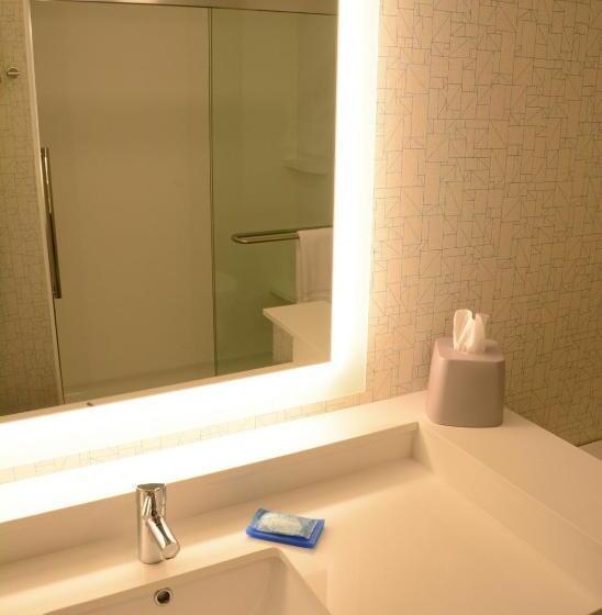 סוויטה מותאמת לאדם עם מוגבלויות, Holiday Inn Express & Suites   Pittsburgh   Monroeville, An Ihg