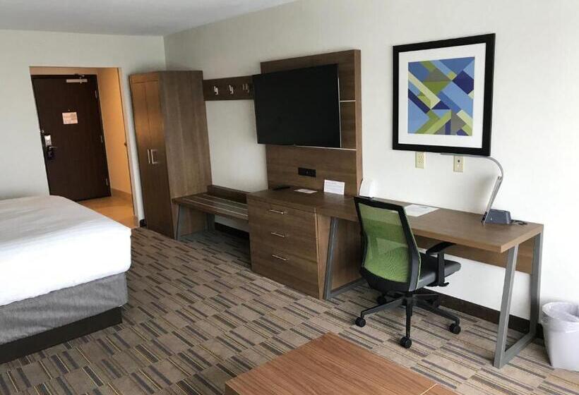 סוויטה מותאמת לאדם עם מוגבלויות, Holiday Inn Express & Suites   Pittsburgh   Monroeville, An Ihg