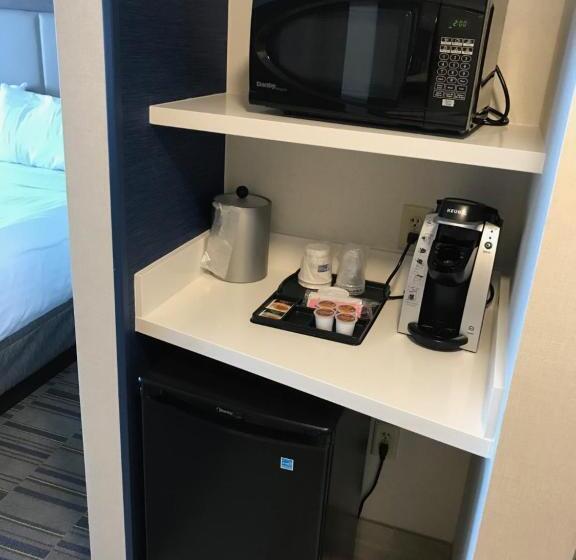 סוויטה מותאמת לאדם עם מוגבלויות, Holiday Inn Express & Suites   Pittsburgh   Monroeville, An Ihg