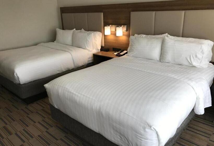 סוויטה מותאמת לאדם עם מוגבלויות, Holiday Inn Express & Suites   Pittsburgh   Monroeville, An Ihg