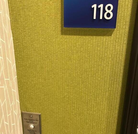 חדר סטנדרט, מיטת קינג, מותאם לאדם עם מוגבלויות, Holiday Inn Express & Suites   Pittsburgh   Monroeville, An Ihg