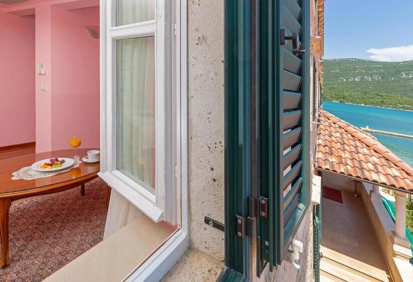 شقة غرفة واحدة, Ostrea