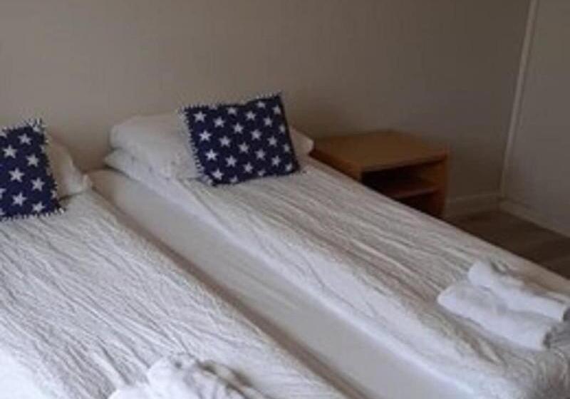 اتاق استاندارد با سرویس بهداشتی مشترک, North Star Guesthouse Olafsvik