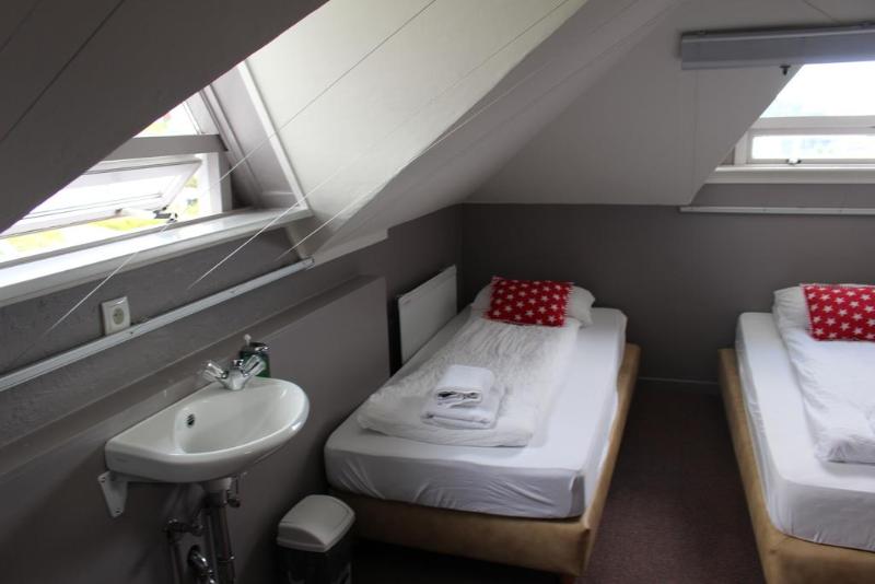 اتاق استاندارد با سرویس بهداشتی مشترک, North Star Guesthouse Olafsvik