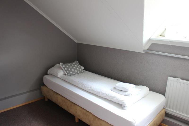 اتاق استاندارد سه تخته با سرویس بهداشتی مشترک, North Star Guesthouse Olafsvik