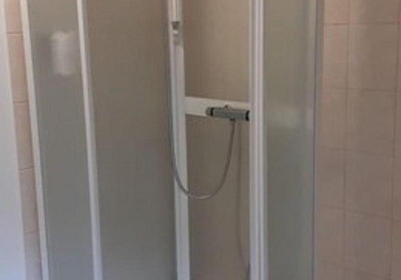 اتاق استاندارد سه تخته با سرویس بهداشتی مشترک, North Star Guesthouse Olafsvik