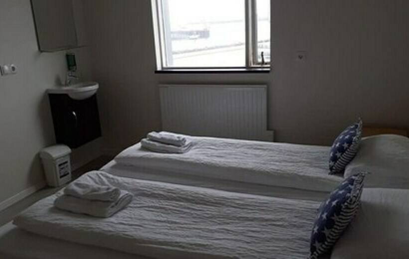 اتاق استاندارد با سرویس بهداشتی مشترک, North Star Guesthouse Olafsvik