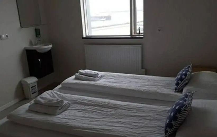 اتاق استاندارد سه تخته با سرویس بهداشتی مشترک, North Star Guesthouse Olafsvik