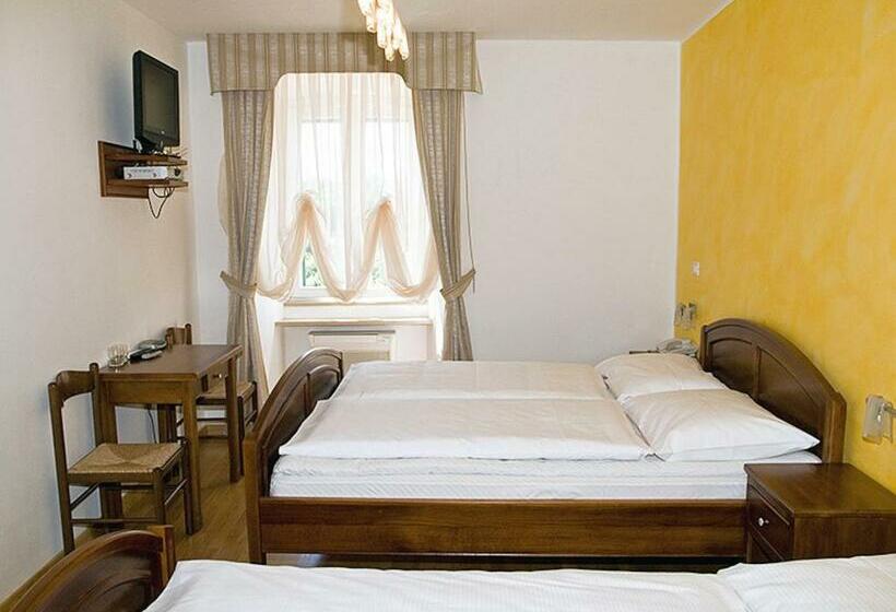 스탠다드 트리플 룸, Bed&breakfast Kvarner