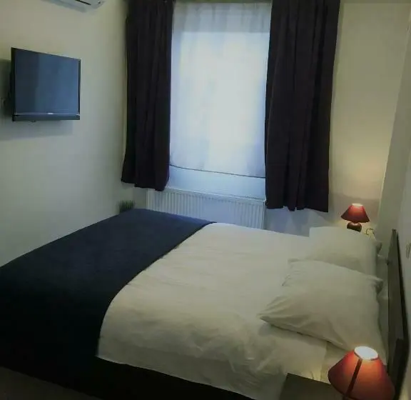 اتاق استاندارد با چشم‌انداز باغ, London Rooms Zagreb Airport