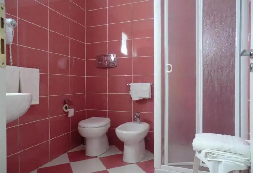 Standard Neljän Hengen Huone Puutarhanäkymä, B&b Mediterraneo Mare E Sole