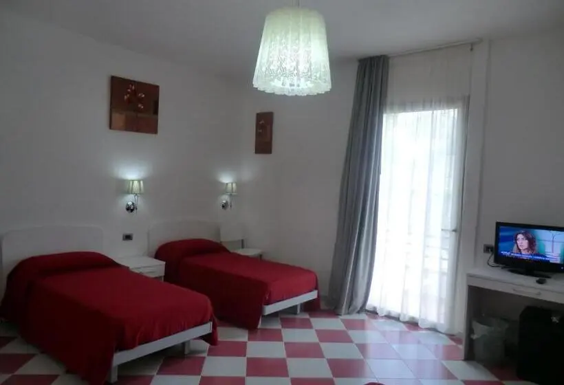 Standard Neljän Hengen Huone Puutarhanäkymä, B&b Mediterraneo Mare E Sole