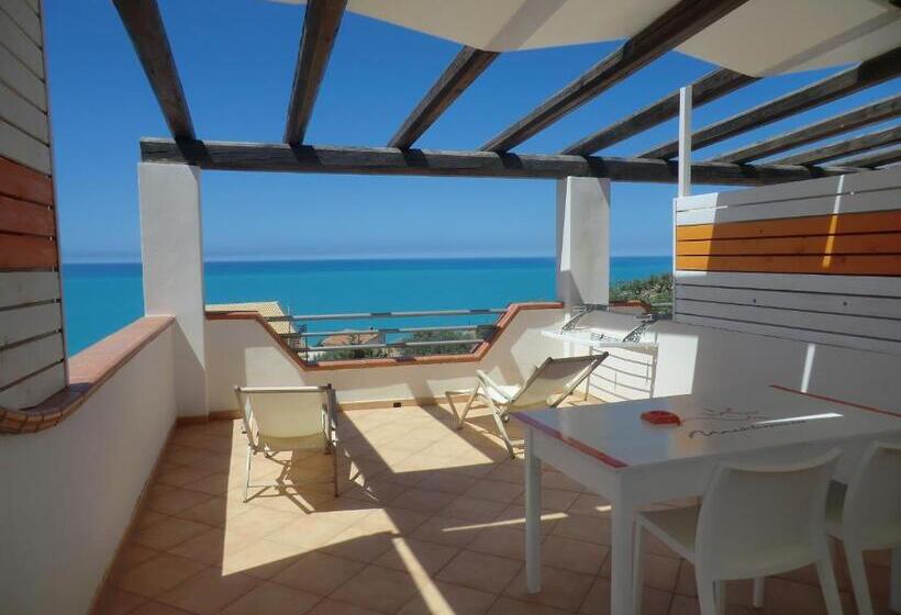 Трехместный Номер Deluxe Вид на Море, B&b Mediterraneo Mare E Sole