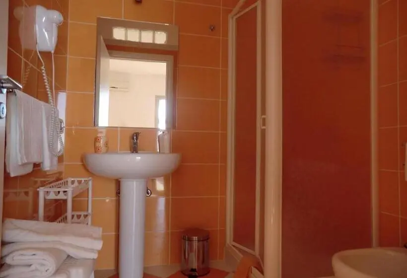 Deluxe Kolmen Hengen Huone Merinäkymä, B&b Mediterraneo Mare E Sole