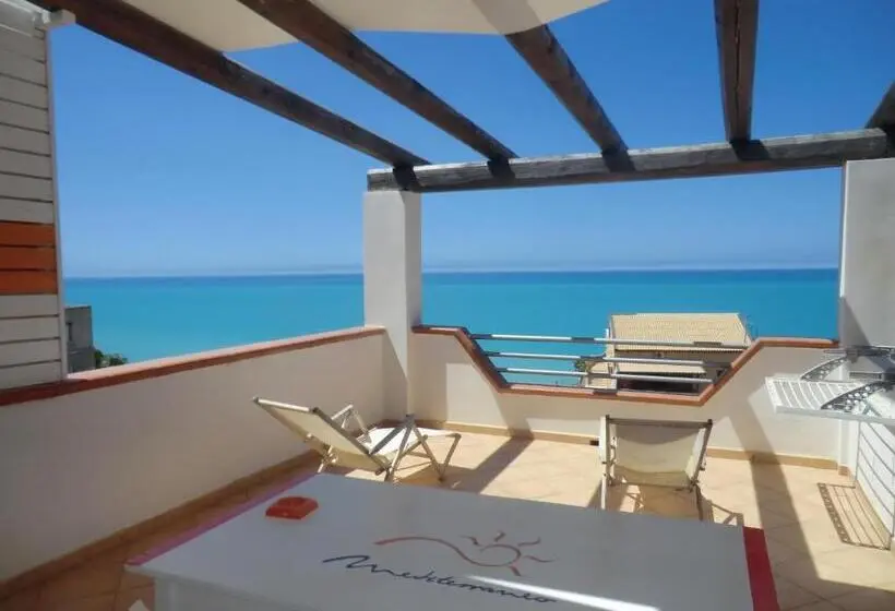 Deluxe Kolmen Hengen Huone Merinäkymä, B&b Mediterraneo Mare E Sole