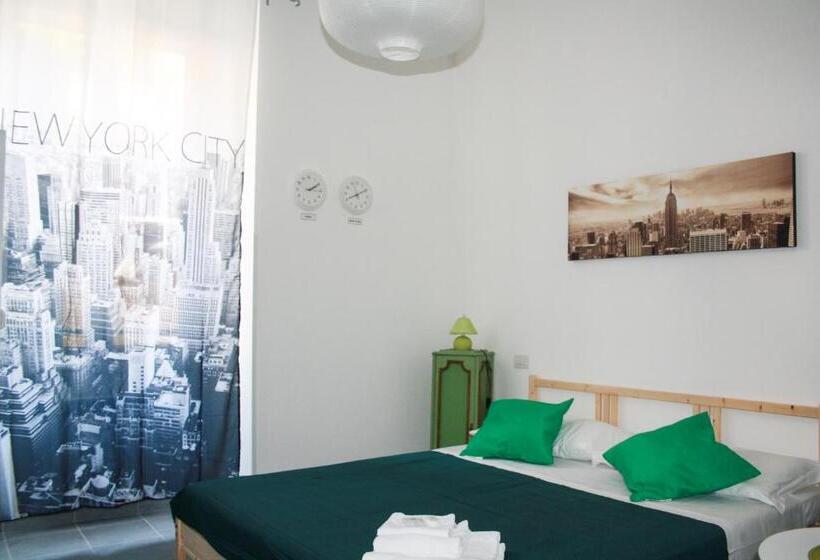 חדר אקונומי, Salotto Piramide