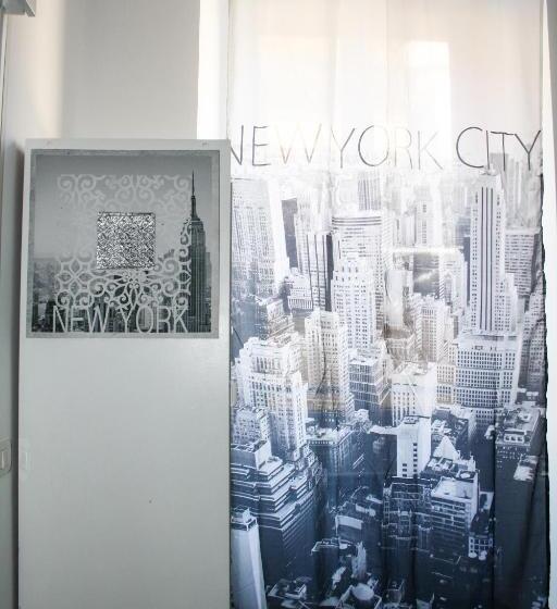 חדר אקונומי, Salotto Piramide