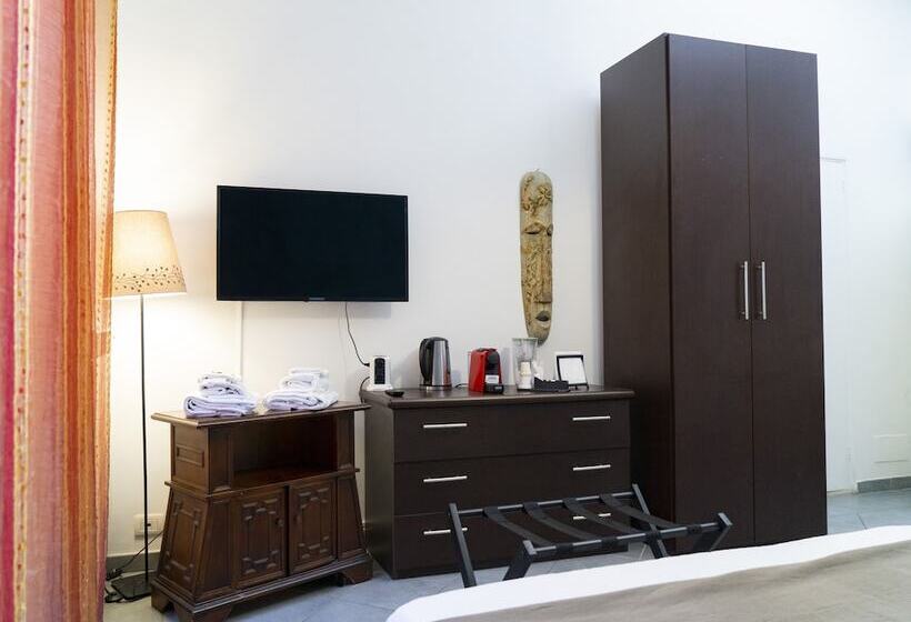 חדר דלוקס לארבעה, Salotto Piramide