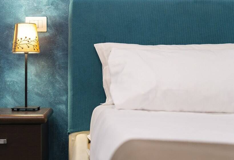 חדר דלוקס לארבעה, Salotto Piramide