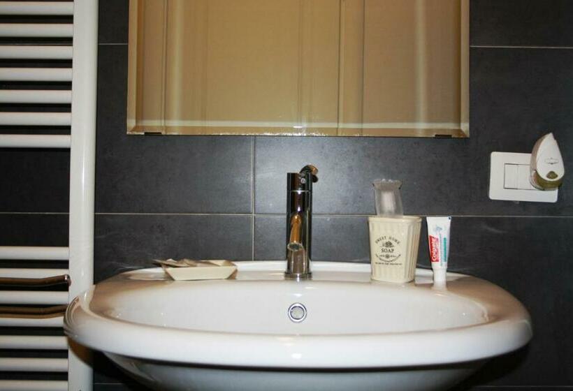 סוויטה, Salotto Piramide