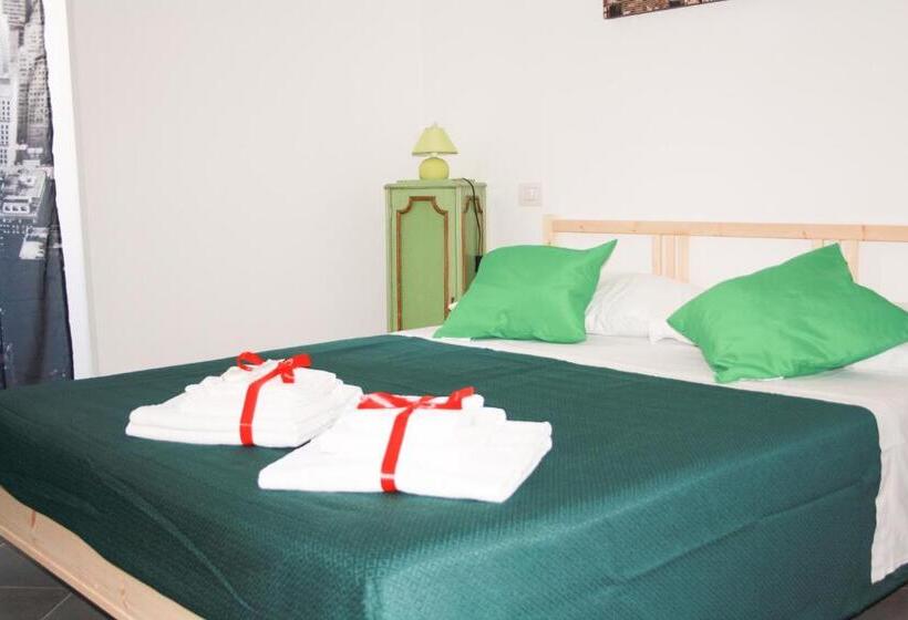 חדר אקונומי, Salotto Piramide